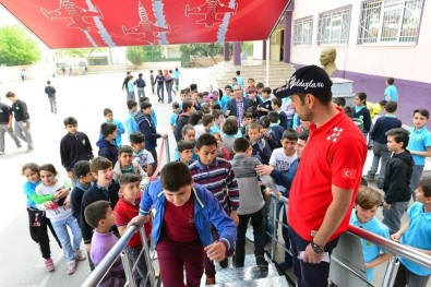 Yıldırımlı Çocuklar 'Türk Yıldızları' İle Uçtu