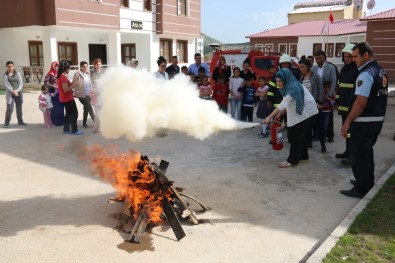 Bitlis'te Minik Öğrencilere Yangın Eğitimi