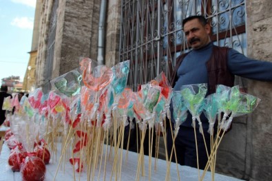 Çok Tatlı Bir Gelenek Açıklaması Horoz Şekeri