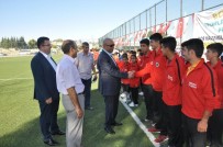 ZEKERİYA GÖKER - Kayyumdan 122 Öğrenciye Spor Malzemesi