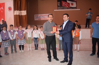 Besni'de Bilgi Yarışmasının Şampiyonu Mustafa Baba İlkokulu Oldu