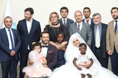 Fedakar Türk Öğretmenlere Afrika'da Dillere Destan Düğün