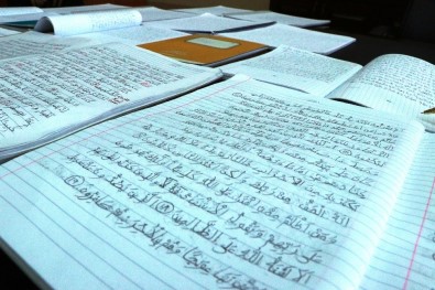 Kur'an-I Kerim'i 2.5 ayda el yazısı ile yazdılar