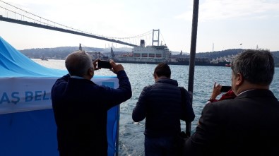 Türk Akımı İçin Gelen Dev Gemi, İstanbul Boğazı'ndan Geçti