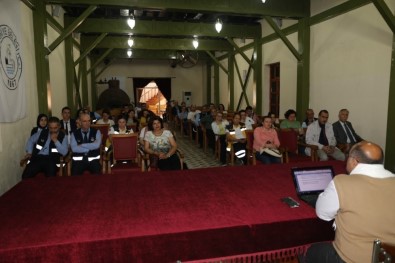 Burhaniye'de Belediye Çalışanları Halkı Sevgi İle Karşılayacak