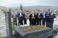 NEŞET ERTAŞ - Cumhurbaşkanı Başdanışmanı Topçu Açıklaması 'Türk Dünyası Tek Millettir'