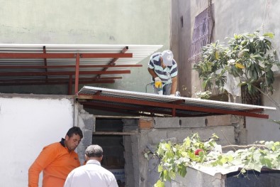 Evlerinin Çatısı Çökme Tehlikesindeki Aileye Akdeniz Belediyesi'nden Destek