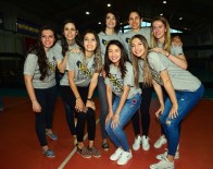 VESTEL - Fenerbahçe Kadın Voleybol Takımı, Kupalarıyla Gösteri Yaptı