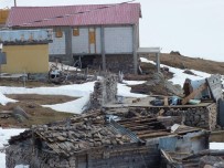 ŞİDDETLİ FIRTINA - Fırtınadan Zarar Gören Evler, Yaylacıları Kara Kara Düşündürüyor
