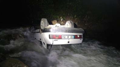 Trabzon'da Otomobil Dereye Uçtu Açıklaması 1 Yaralı
