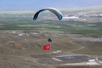 TÜRKÇÜLÜK - Türk Bayrağı İle Uçtu