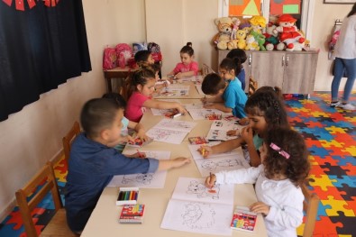 Akdeniz Belediyesi'nden Kreş Öğrencilerine Boyama Kitabı Ve Kalem Seti