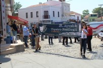 CANLI HEYKEL - Ayvalık'ta Tiyatro Festivali Coşkusu