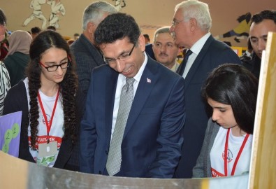 Siirt'te '4006 TÜBİTAK Bilim Fuarı' Açıldı