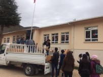 SARıMEŞE - Üniversitelilerden Köy Okullarına Kıyafet Yardımı