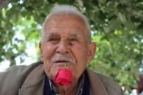 SİGARA TİRYAKİSİ - 59 yıldır ağzında gülle dolaşıyor! Öyle bir sebebi var ki...