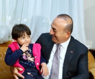Bakan Çavuşoğlu'ndan Küçük Özge'ye Ziyaret
