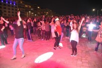 İzmir'de Karnaval Gibi Hıdırellez Kutlaması