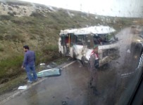İŞÇİ SERVİSİ - Kütahya'da Trafik Kazası Açıklaması 3 Yaralı