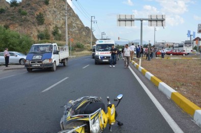 Ortaca'da Otomobil Elektrikli Bisiklete Çarptı; 2 Yaralı