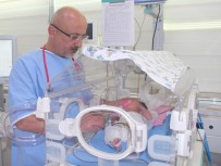 BRISTOL - Doğumda Oksijensiz Kalan Bebek Yeniden Hayata Tutundu