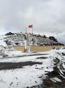 Erzurum'un Yüksek Kesimlerine Mayıs Karı
