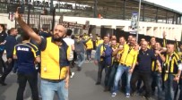 DERBİ MAÇI - Fenerbahçe Taraftarı Vodafone Arena'da