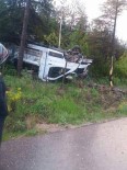 DİKKATSİZLİK - Gediz'de Trafik Kazası Açıklaması 1 Yaralı
