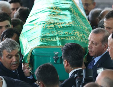 11. Cumhurbaşkanı Gül'ün babası toprağa verildi