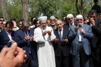 ABDULLAH GÜL - Abdullah Gül Babasının Mezarı Başında Helallik İstedi