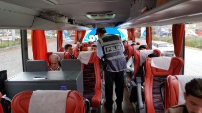 Afganlı Mülteciler Otobüste Yakalandı