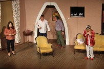 ŞEHİR TİYATROSU - Akçaabat Belediye Tiyatrosu Giresun'da Sahne Aldı