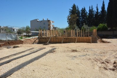 Bahçecik Mahallesi Taziye Evinin Yapımı Sürüyor