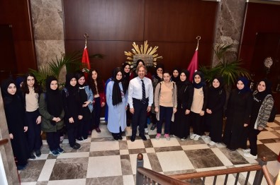 Beyoğlu'nda Öğrenciler Kültür Gezileri İle Tarihi Öğreniyor