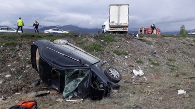 Erzincan'da Trafik Kazası Açıklaması 2 Ölü, 3 Yaralı