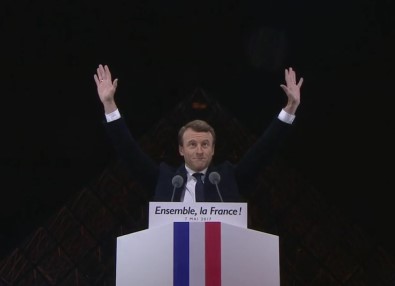 Fransa Cumhurbaşkanı Emmanuel Macron'un Sembol Dolu Kutlaması
