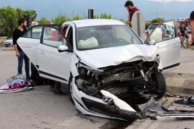 Kocaeli'de Trafik Kazası Açıklaması 1'İ Çocuk 6 Yaralı