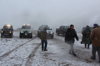 Mayısta Kar Sürpriz Açıklaması Araçlar Mahsur Kaldı