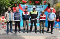 DEMOKRASİ PARKI - Vatandaşlar Trafik Haftasında Bilgilendirildi