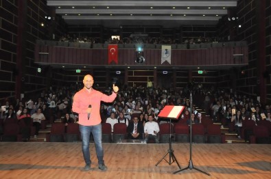 Yazar Kahraman Tazeoğlu Akşehir'de Şiir Dinletisi Sundu