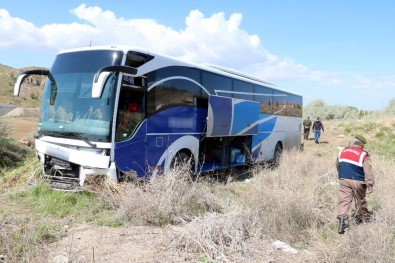 Yozgat'ta Yolcu Otobüsü Tarlaya Girdi Açıklaması 10 Yaralı