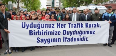 Aksaray'da Trafik Haftası Yürüyüşü Gerçekleştirildi