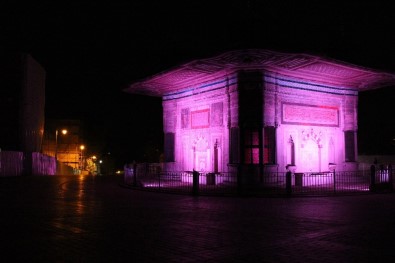 Erguvan, İstanbul'da Tarihi Eserlere De Yansıdı