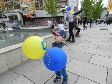 Kosova'da Avrupa Günü Kutlamaları