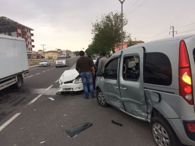 Niğde'de 2 Ayrı Kaza Açıklaması 5 Yaralı