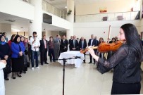 BAYBURT ÜNİVERSİTESİ - Vali İsmail Ustaoğlu, Öğrenciler Yararına Düzenlenen Kermese Katıldı