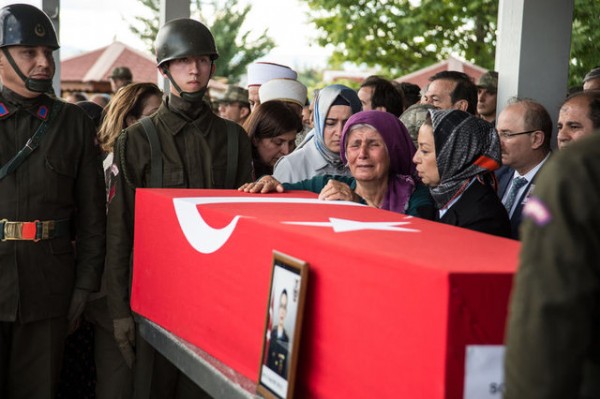 Yarbay Songül Yakut'a kadın devreleri böyle veda etti