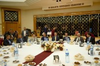 ÖZGÜR ÖZDEMİR - Başkan Çakır İftar Programında Muhtarlarla Bir Araya Geldi