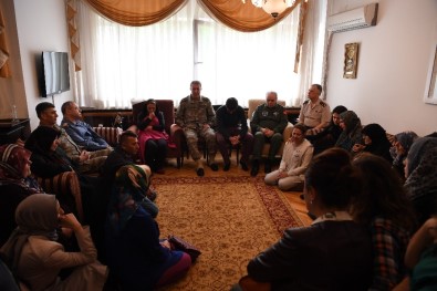Genelkurmay Başkanı Akar'dan Şehit Tümgeneral Aydın'ın Ailesine Taziye Ziyareti