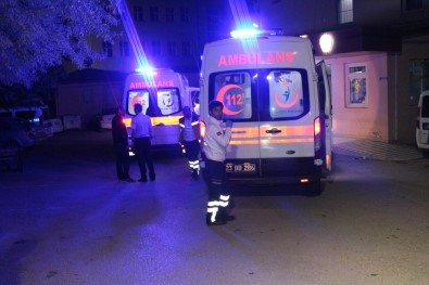 Polis Merkezi Önünde Zabıtalara Saldırı Açıklaması 5 Yaralı